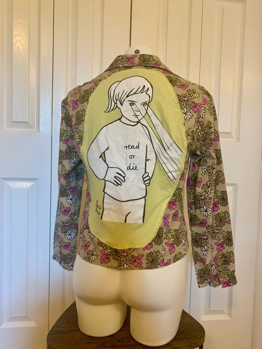 Liz Claiborne altered Floral Jean Jacket with Yellow Back Panel - Picture 2 of 12